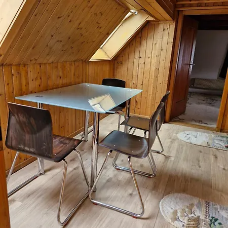 Apartment Privates Schoenes Zimmer Und Gemeinschaftsbad Und Kueche Im Zentrum